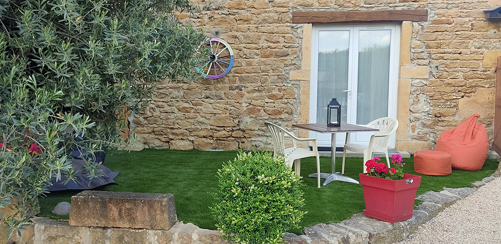 Artificial grass in the garden