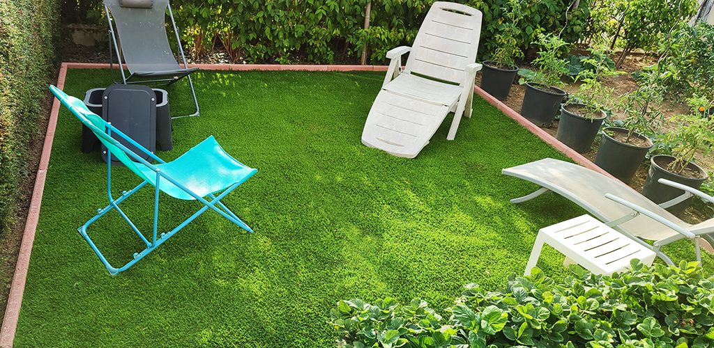 Artificial grass in the garden