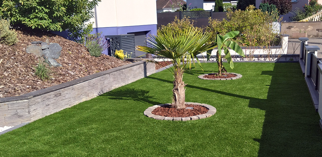 Artificial lawn in the garden